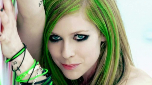 Avril Lavigne in una foto per "My happy ending"