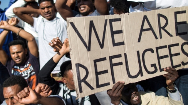 Le bufale sul web sugli immigrati costano caro