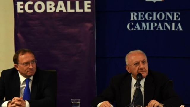 De Luca presenta il Piano Rifiuti