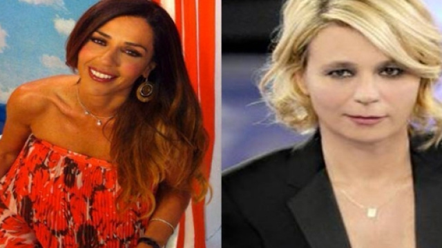 Il cerchio della De Filippi e la Mennoia.