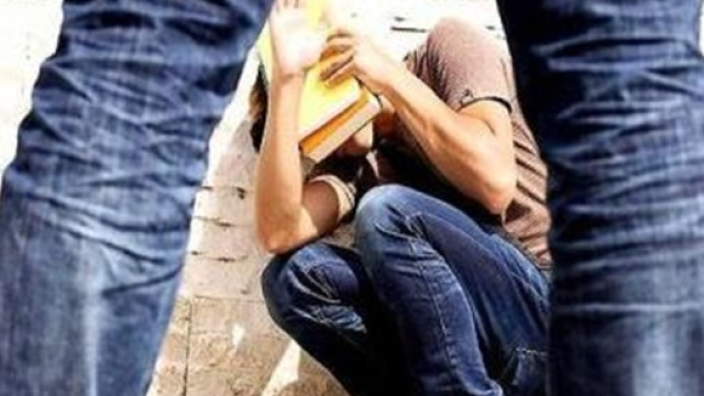 I bulli se la prendono con i pi&ugrave; deboli