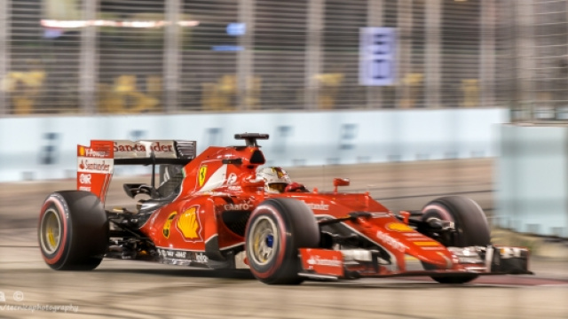Sebastian Vettel vince a Singapore con la Ferrari