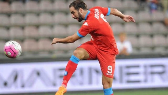 Higuain in azione con la maglia del Napoli