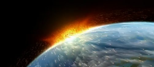 Ilustraci&oacute;n de un meteorito impactando la tierra