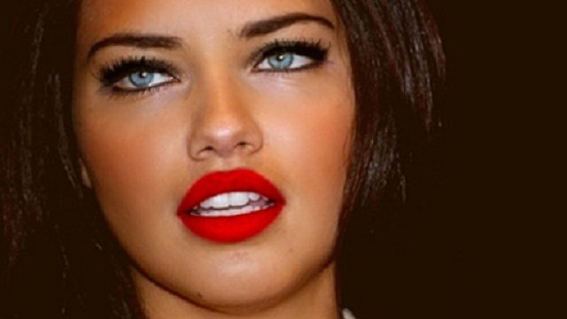 I tagli medio lunghi sono must con cromie scure