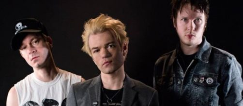 Foro promocional de la banda en 2015