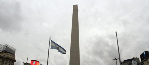 Intervenci&oacute;n art&iacute;stica en el obelisco porte&ntilde;o