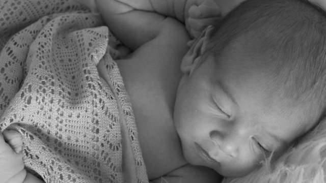 I neonati sorridono per un motivo molto preciso