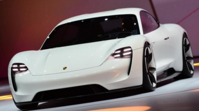 Porsche mission E, emissioni zero, potenza pura