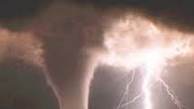 Tromba d'aria ha colpito la Calabria, danni.