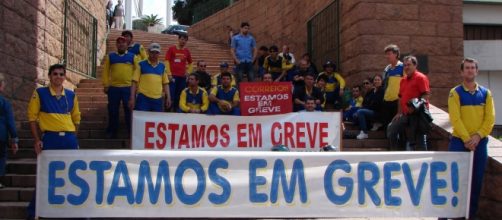 Greve continua e pr&eacute;dio no centro do Rio &eacute; ocupado