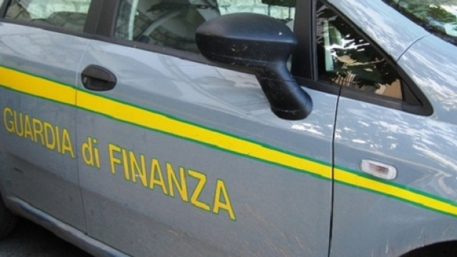 Scuola, Guardia di Finanza in azione