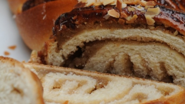 Strudel di noci e biscotti al burro