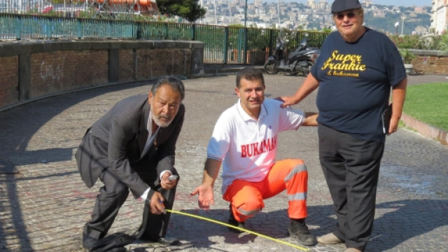 Bukaman a caccia di buche killer