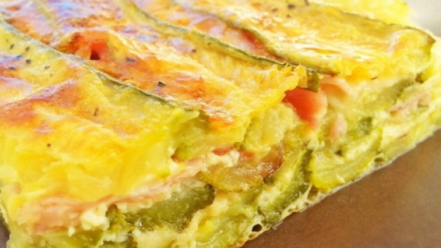 La lasagna fatta di zucchine e formaggi