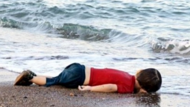 La foto del bambino siriano morto sulla spiaggia
