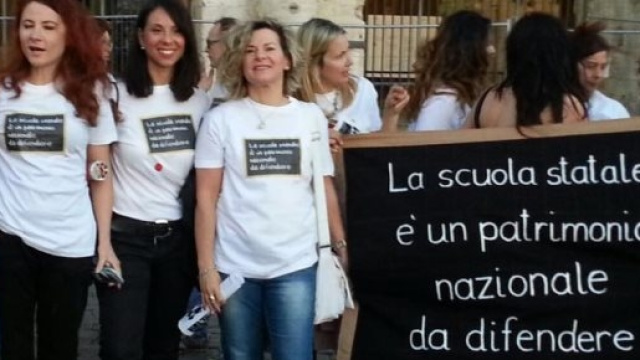 Una delle manifestazioni a difesa della Scuola