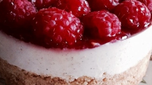 Cheescake con composta di lamponi