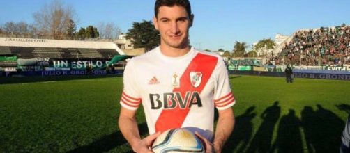 Alario se llev&oacute; la pelota luego de su hat-trick