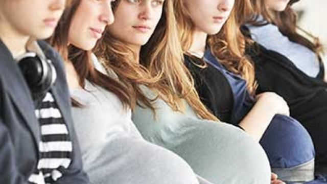 / ragazzine rimangono incinta durante una gita