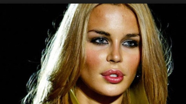 La showgirl croata Nina Moric.