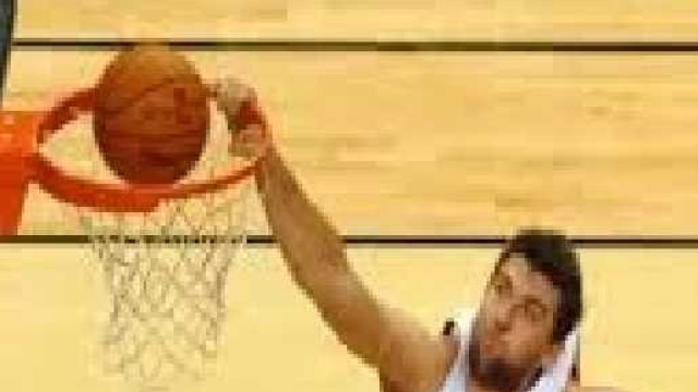 Per Bargnani 18 punti contro la Spagna di Gasol