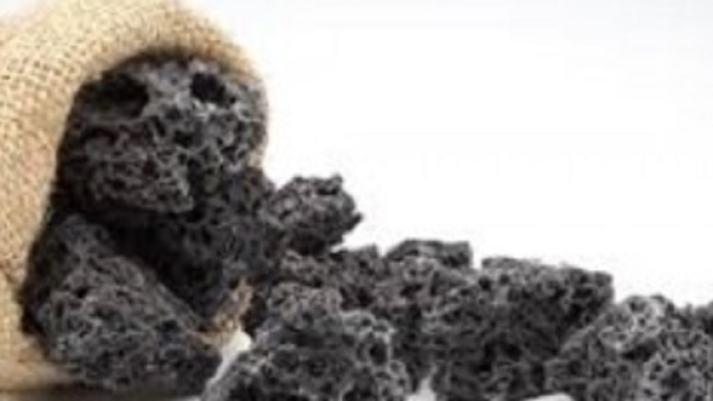 Dolce dell'Epifania, il carbone di zucchero.