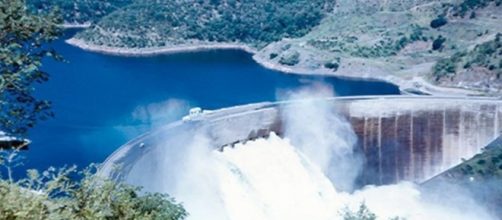 Kariba Dam Wall, Zimbabwe. Image by Frank Flowers