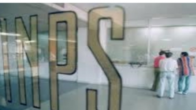 Peggiorano i requisit anche per l'assegno sociale
