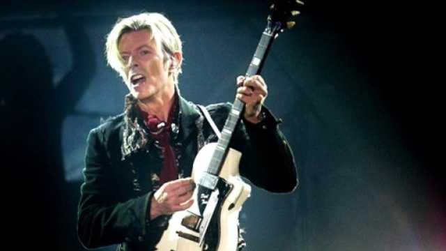 David Bowie durante un concerto