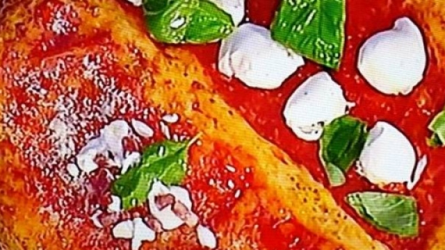 La pizza met&agrave; e met&agrave; di Gino Sorbillo