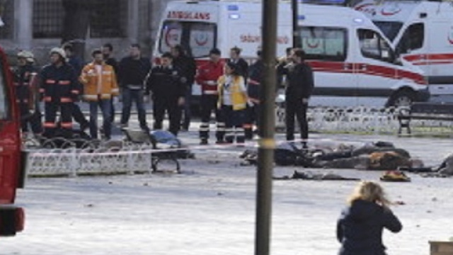 Strage a Istanbul. Esplode kamikaze