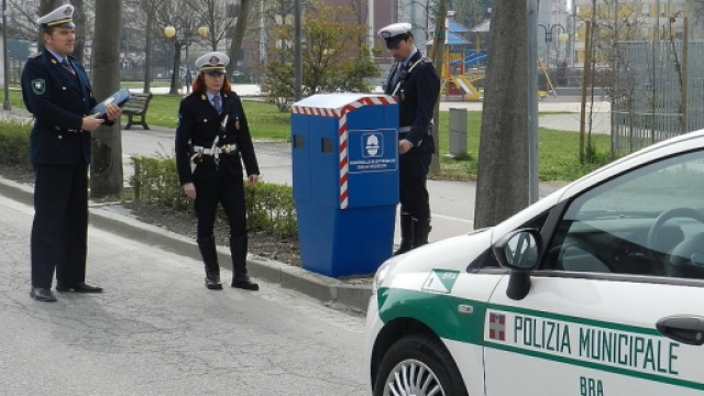 Autovelox e vettura Polizia Municipale