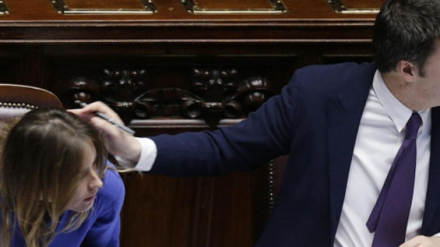 Immagine di Boschi e Renzi in Aula.
