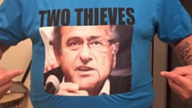 La maglietta provocatoria di Diego Maradona