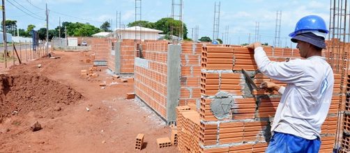 D&iacute;zimo para construir casas para os fieis