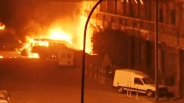 Esplosione autobomba davanti l'hotel Splendid.