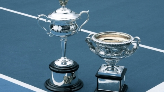 I trofei degli Australian Open 2016.