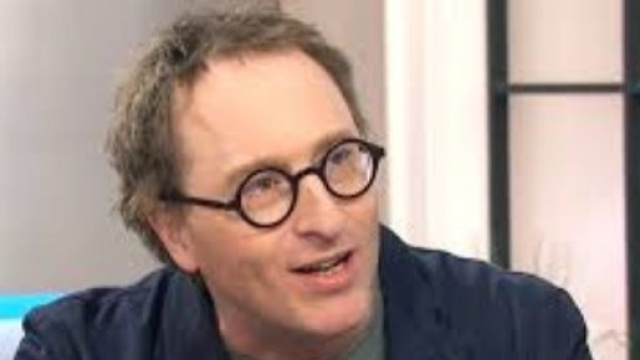 Il giornalista e sceneggiatore Jon Ronson