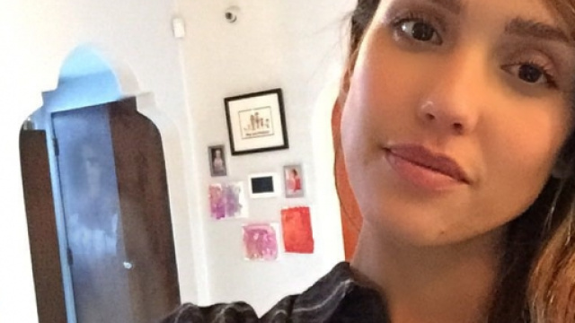 Jessica Alba e il selfie col fantasma