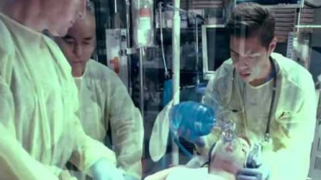 Felicity Smoak in sala operatoria