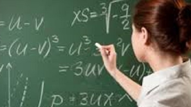 Stipendio docente scuola media