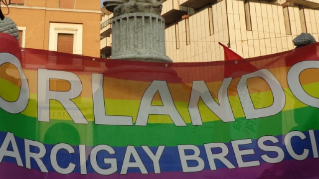 La bandiera di Orlando Arcigay di Brescia.