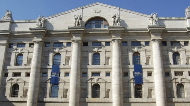 Milano, Piazza degli Affari, Palazzo Mezzanotte.