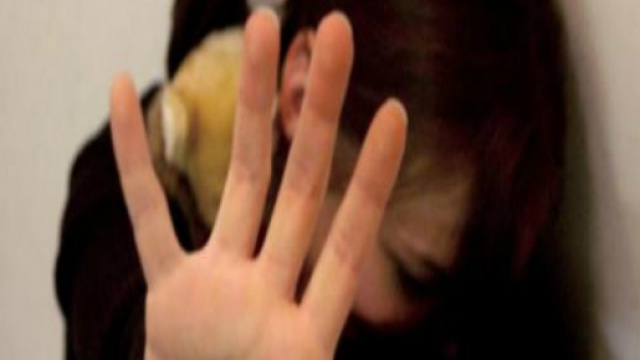 Fotografia di una ragazzina sofferente