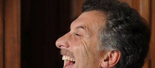 Macri riendose...de la democracia