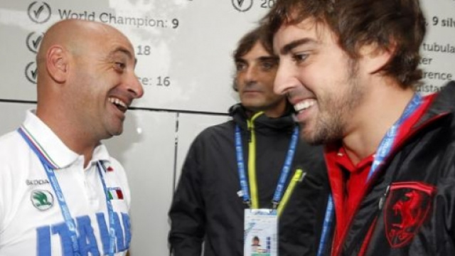 Bettini chiacchiera con Alonso (Bettini Photo)