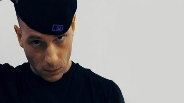 In foto, il famoso rapper Clementino