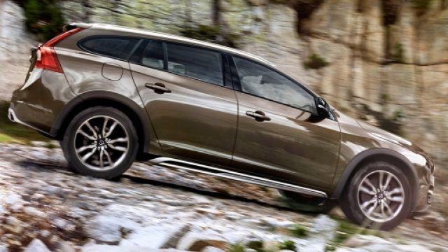 Nuova Volvo V60 cross country awd