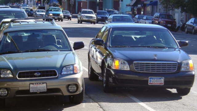 Parcheggiare in doppia fila &egrave; reato penale
